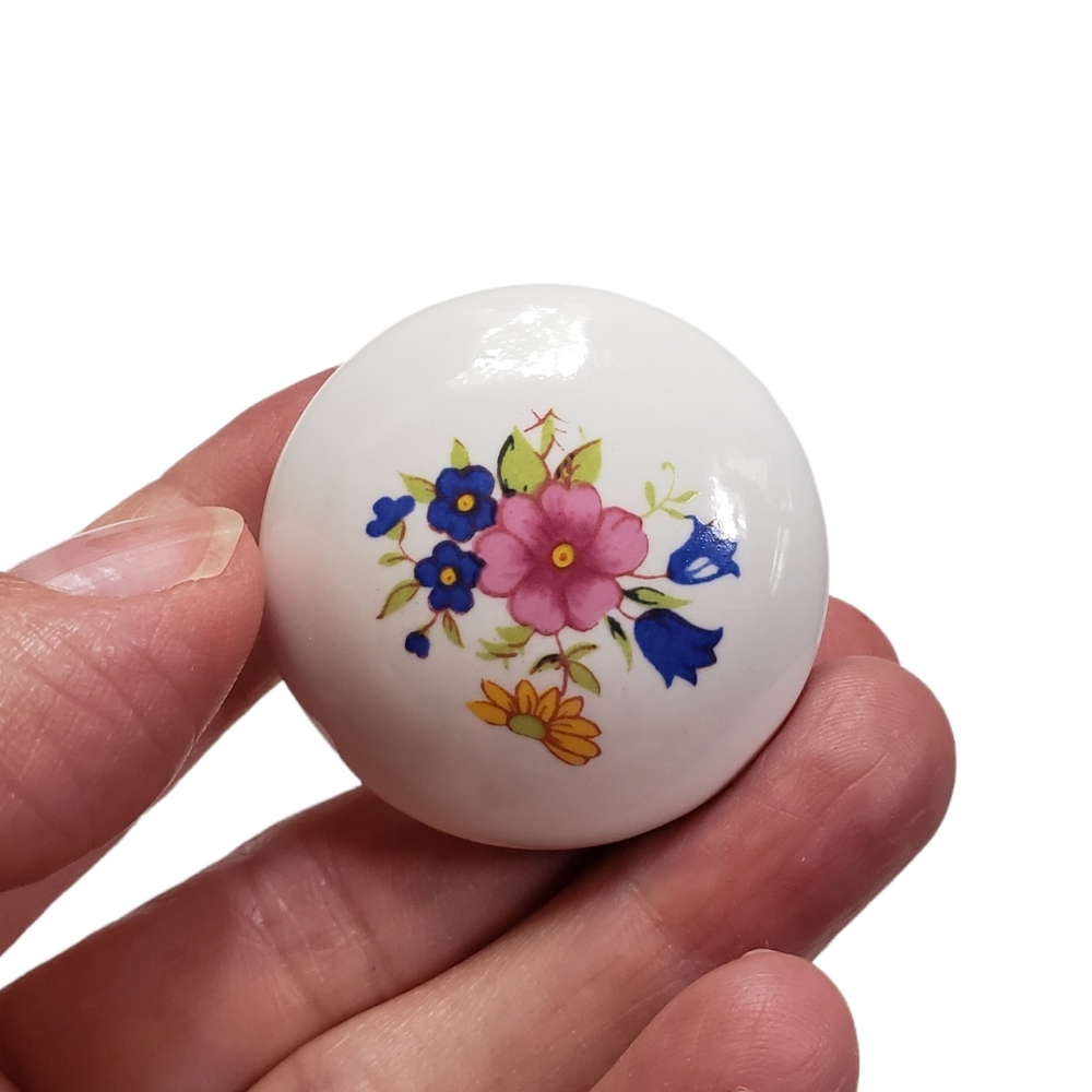 Liberty White Floral Ceramic Knob Set